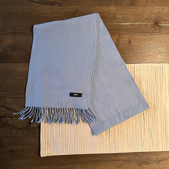 HUGO BOSS authentic Italian cashmere scarf with embroidered logo - Picture 5 of 8